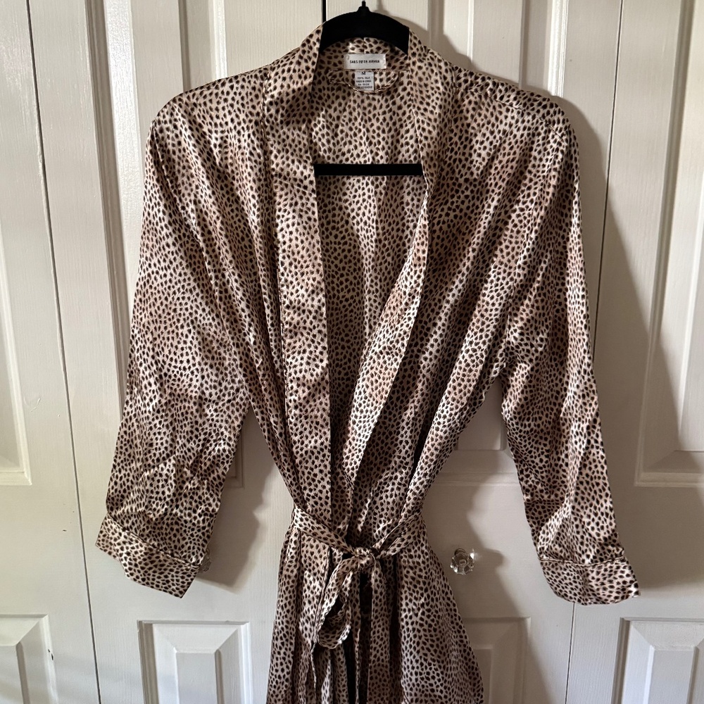 Vintage Saks Fifth Avenue 100% silk robe size medium